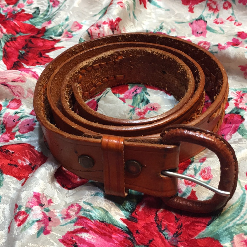 Very nice leather belt and buckle high quality